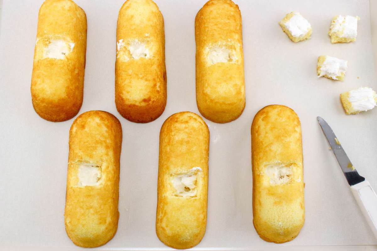 Twinkies and a knife.