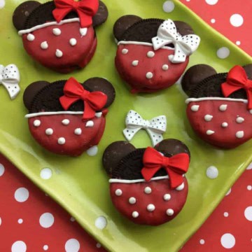 Minnie Mouse Oreo Cookies.