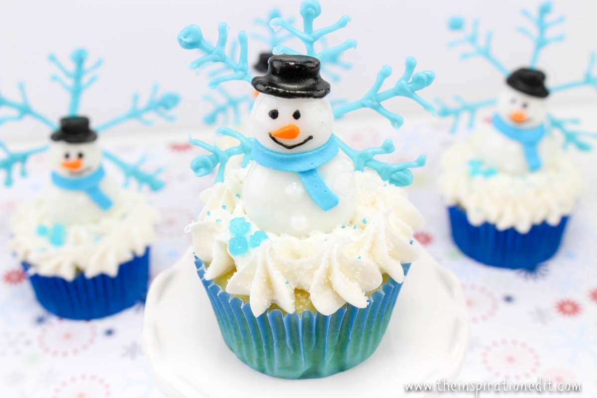 christmas snowman cupcake