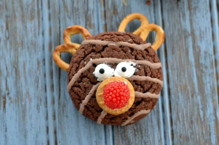 So-Easy-and-Adorable-Rudolph-the-Red-Nosed-Reindeer-Cookie-Recipe