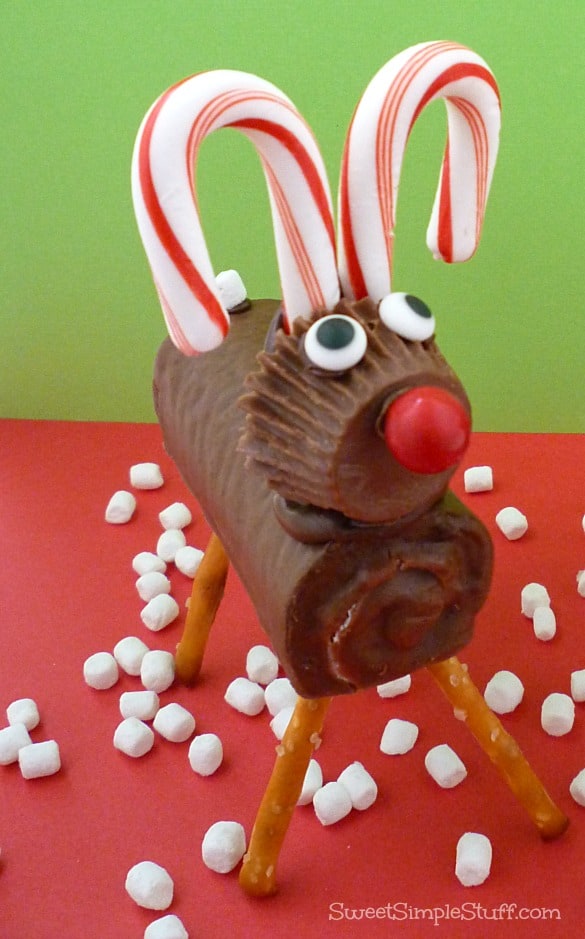 reindeer-with-pretzel-legs-reeses-peanut-butter-cup