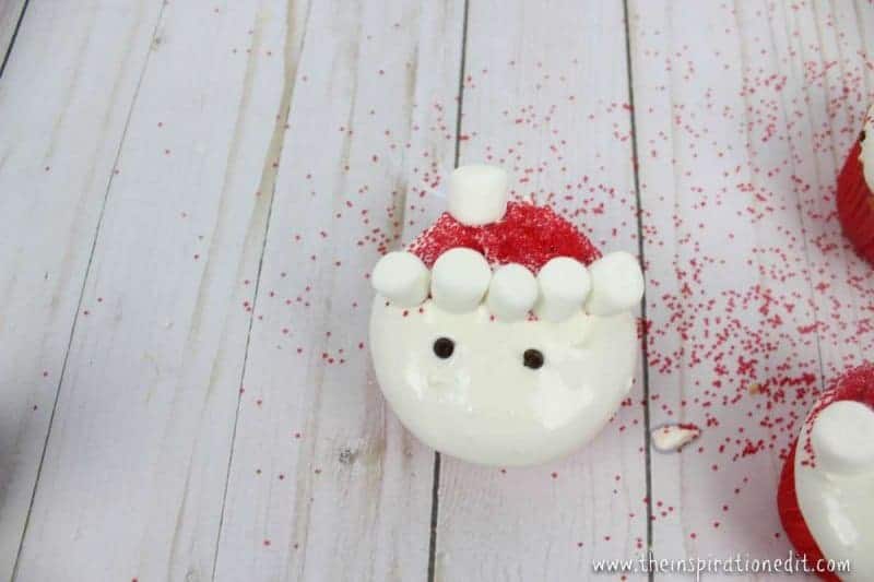 making santa cupcakes