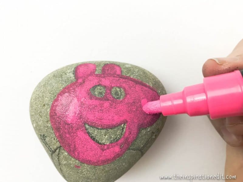 Peppa Pig Rock Stone Painting using the pink pen to colour peppas face Peppa Pig Rock Stone Painting using the pink pen to colour peppas face