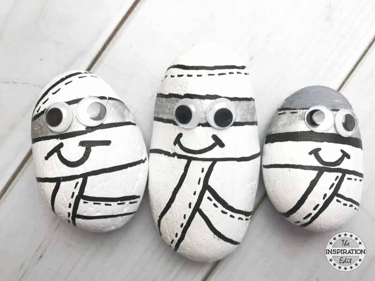 Halloween Craft Ideas: Halloween Mummy Stones.