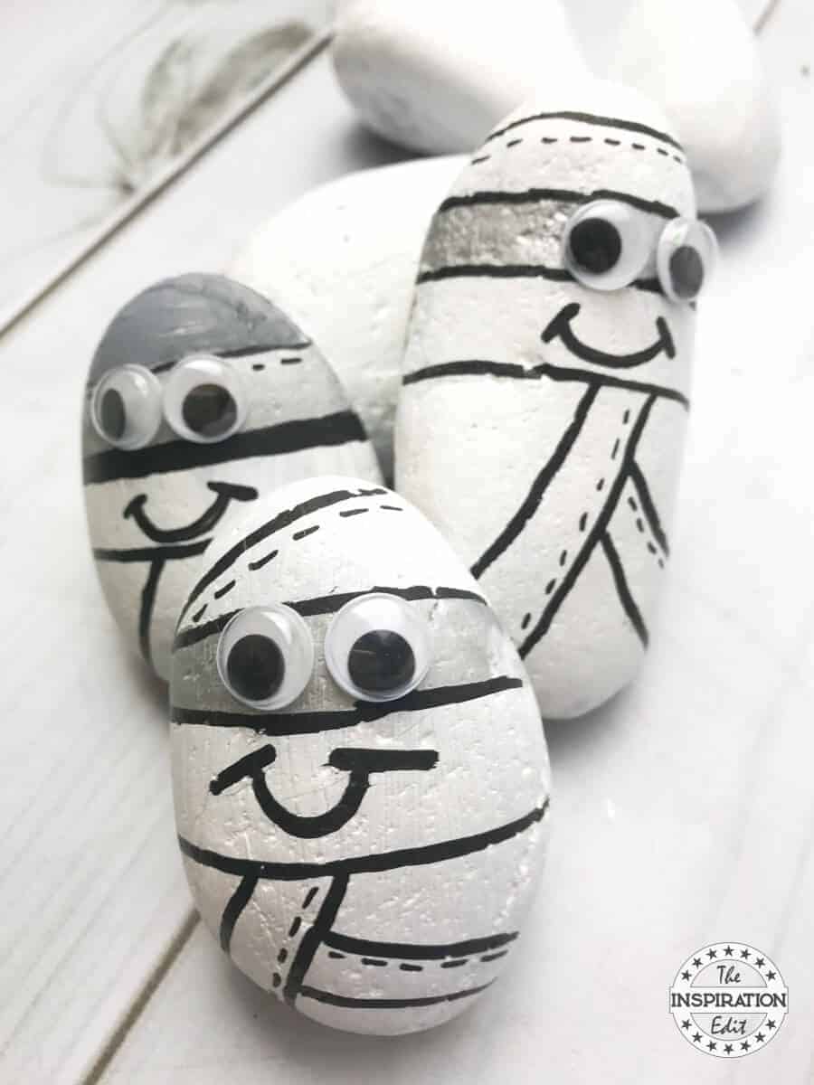 Halloween Craft Ideas: Halloween Mummy Stones.