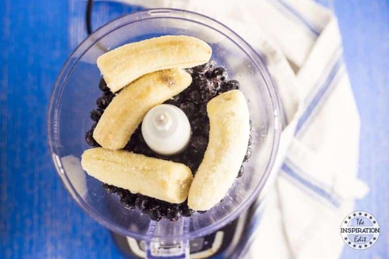 How to Make This Breakfast Smoothie Bowl.