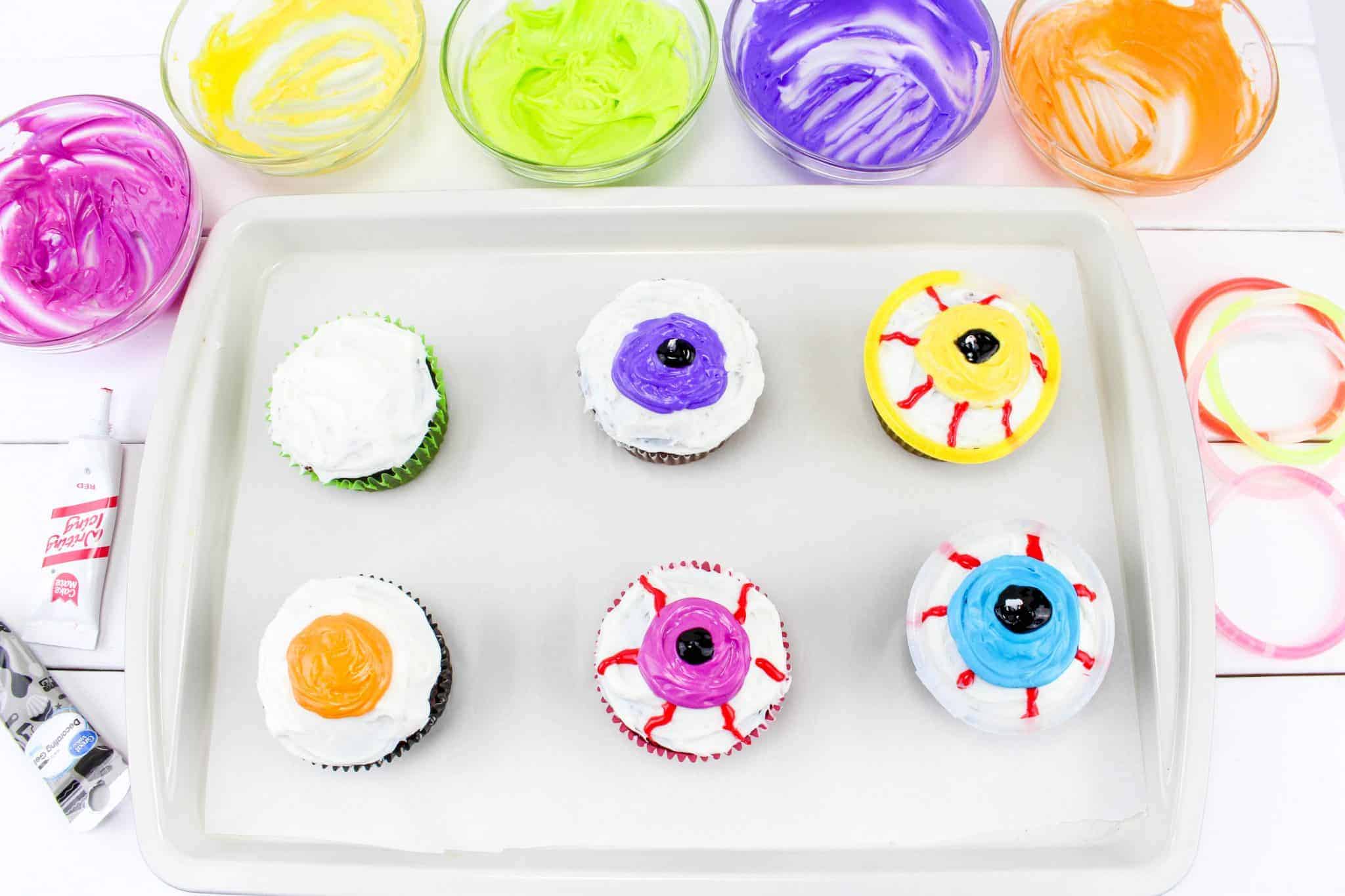 halloween cupcakes with eyeballs