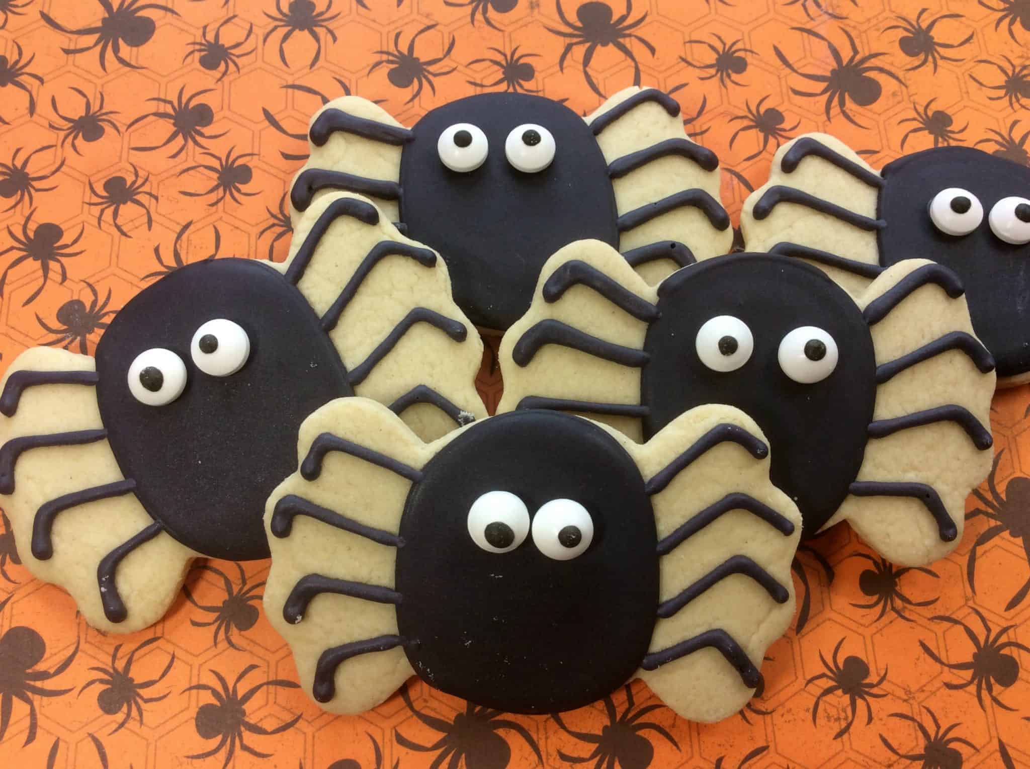 Halloween Spider Cookies For Trick Or Treat · The Inspiration Edit