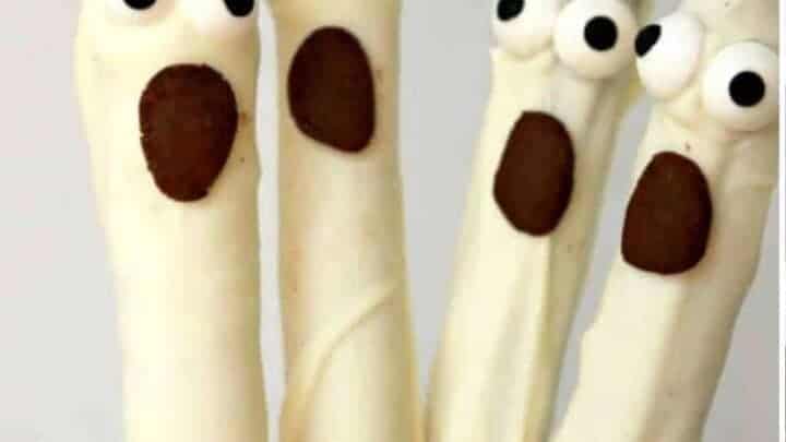 HALLOWEEN GHOSTS pretzels
