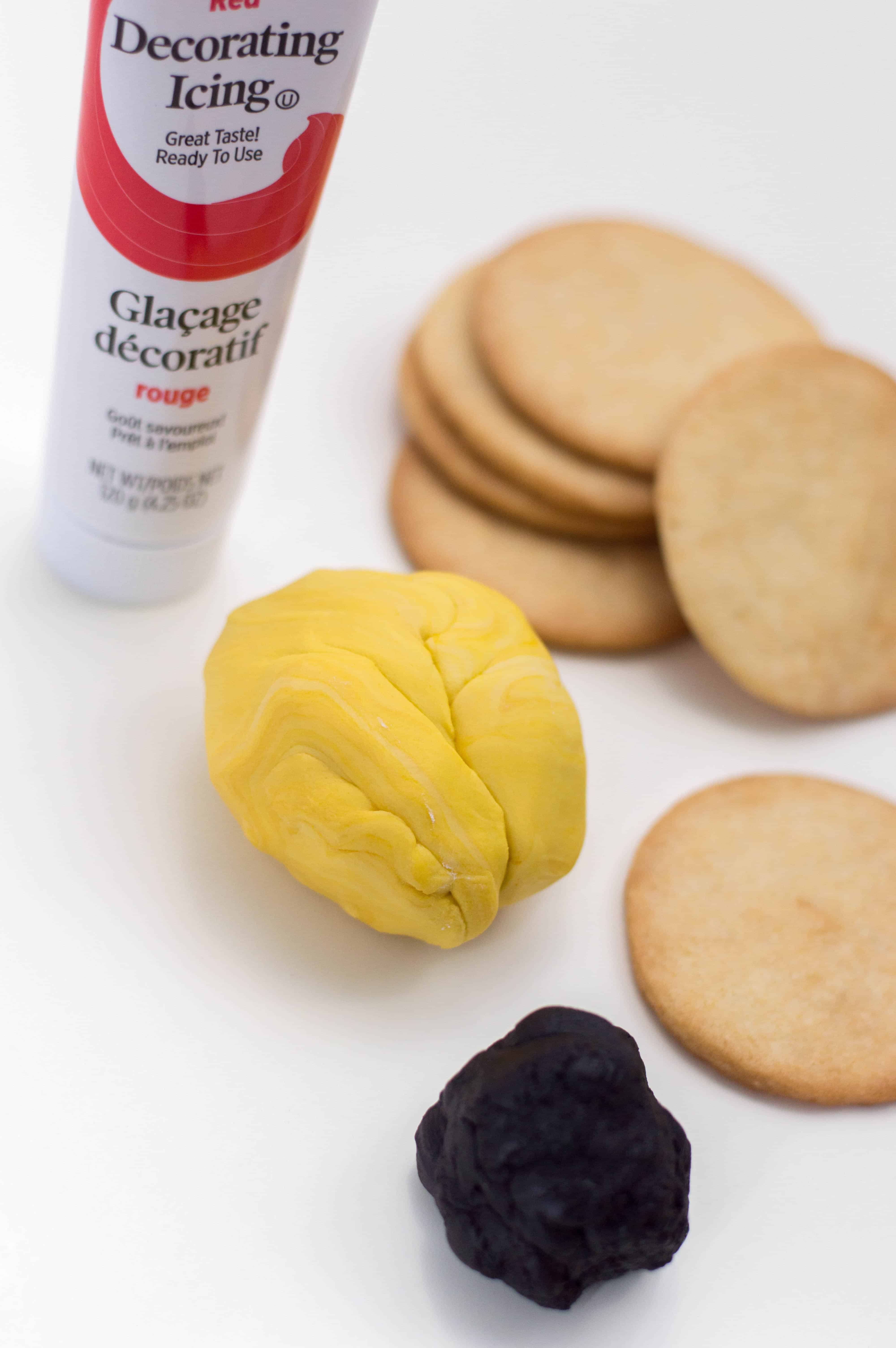 Smiley Face Emoji Valentine's Cookies.