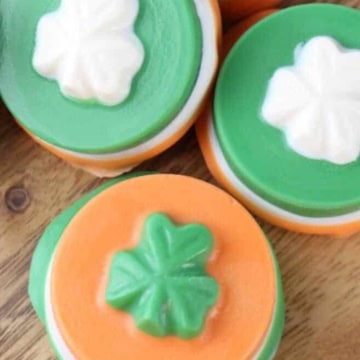 Saint Patricks Day Shamrock Oreo Cookies.
