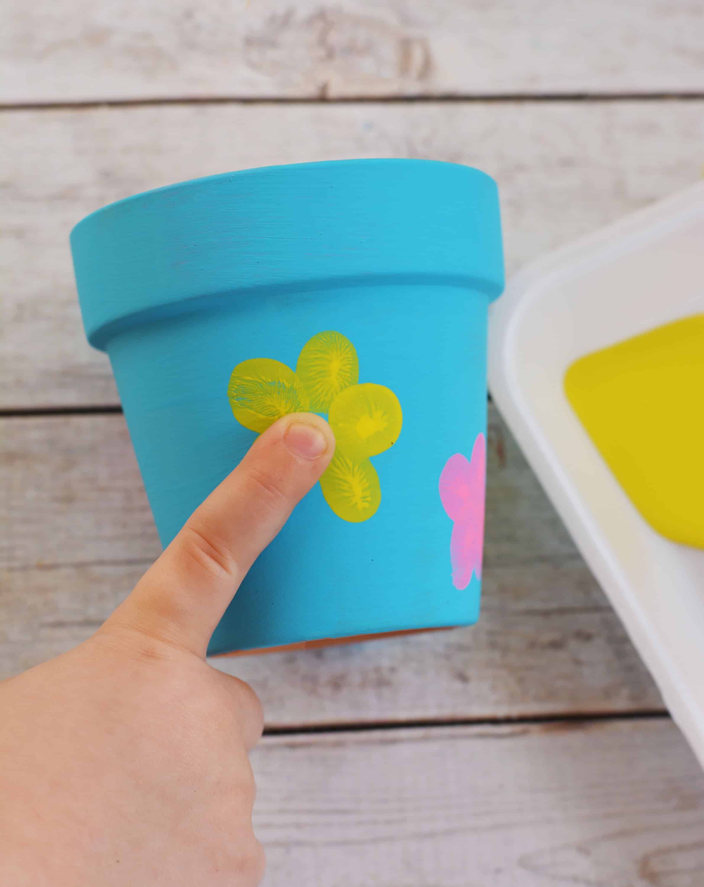 fingerprint flower pot craft idea for kids