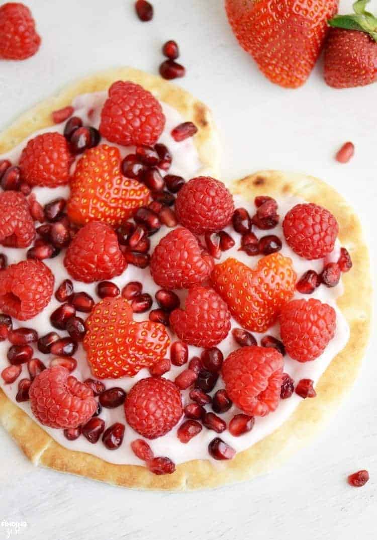 Fruit-Yogurt-Flatbread-Pizza-for-Breakfast