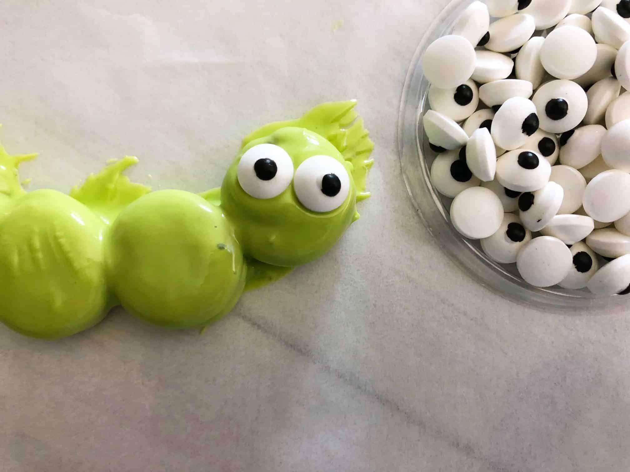 How to Make Bookworm Cookies.