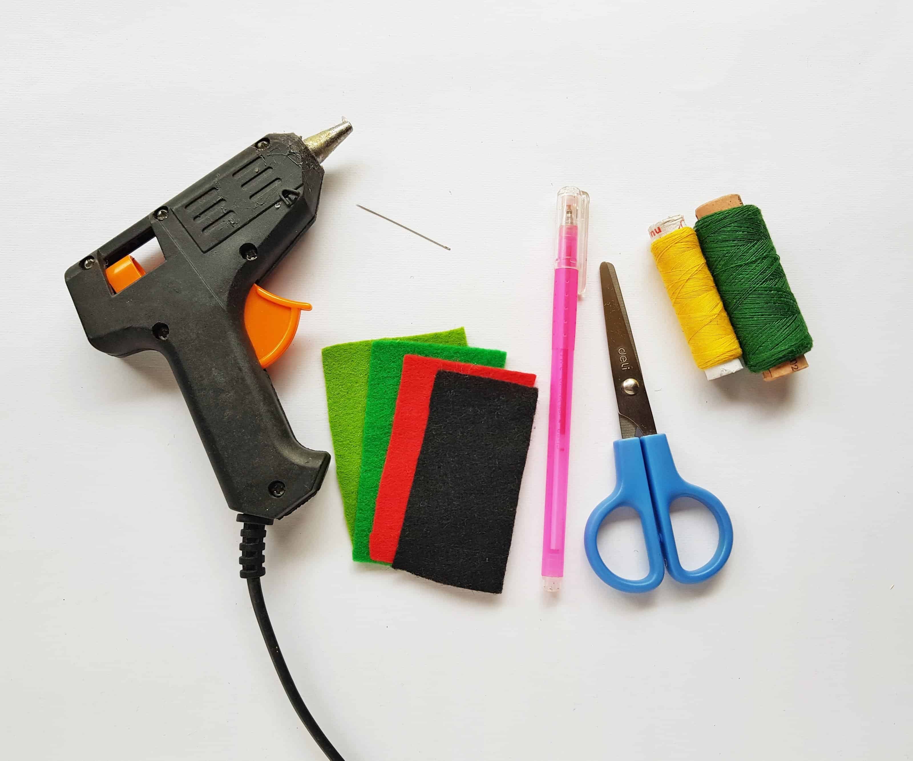 Poppy Craft Supplies to Make a Pencil Topper from Felt.