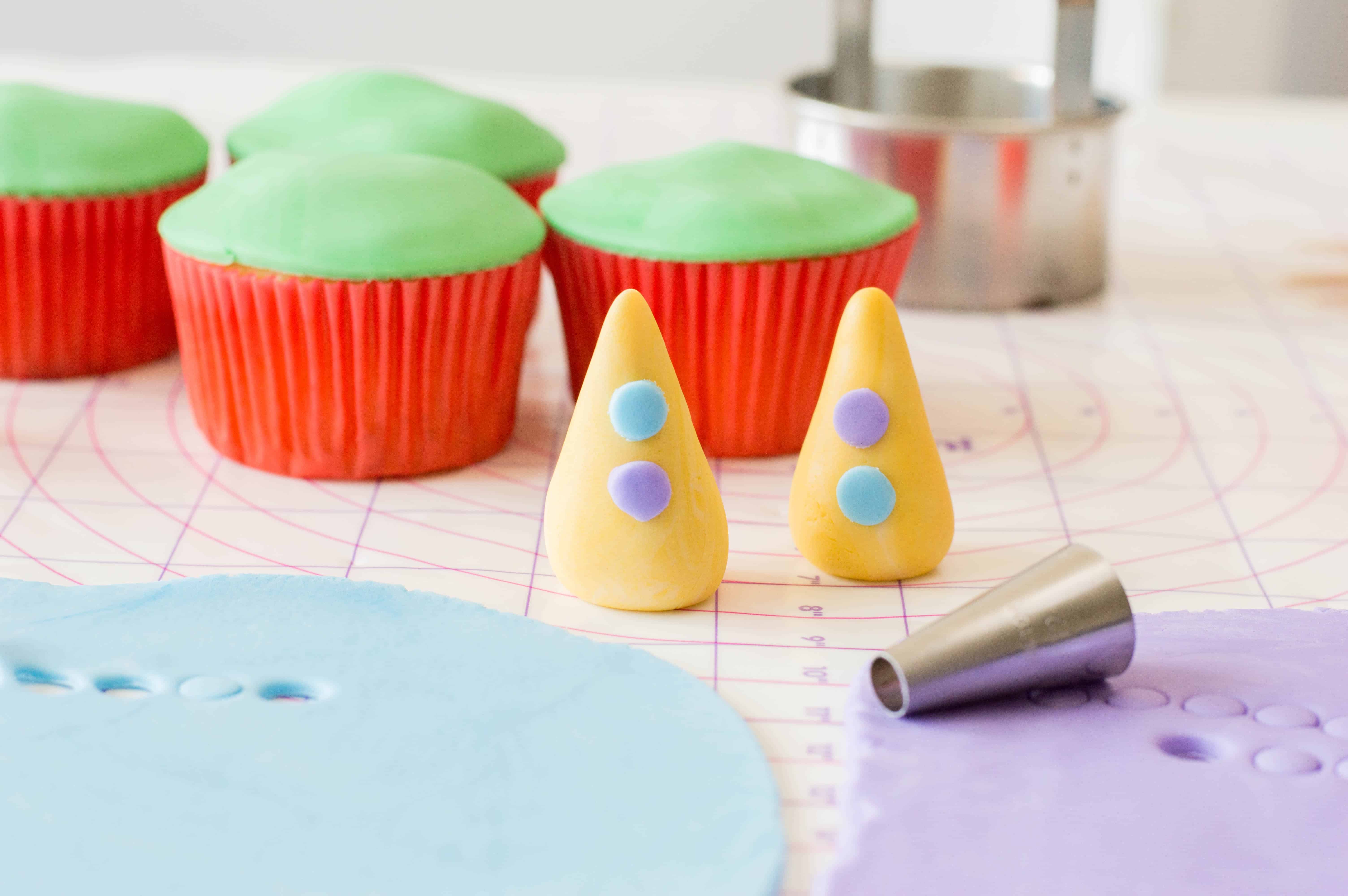 circus clown cupcakes