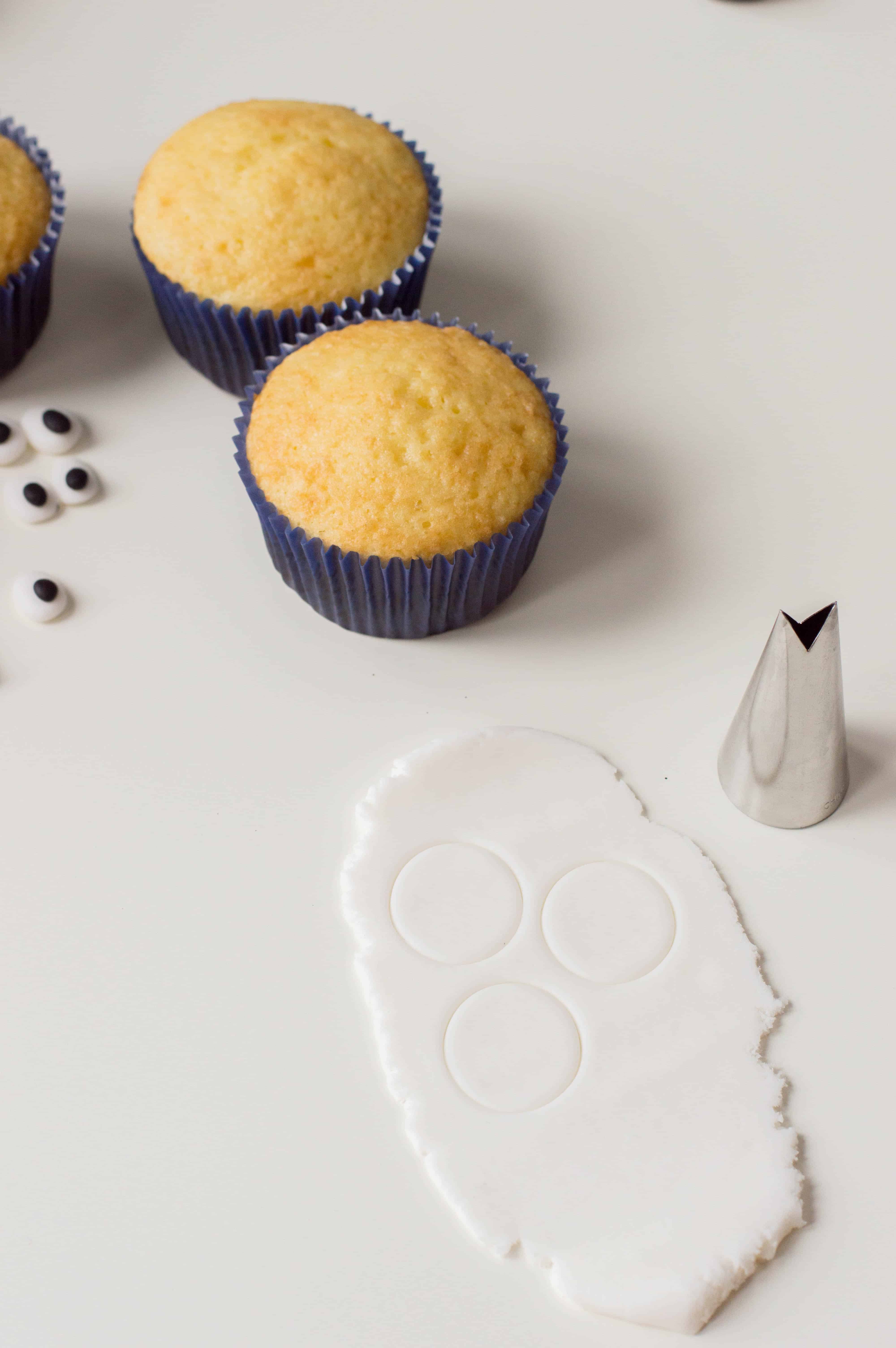 Making Fondant Eyes for Emoji Cupcakes.