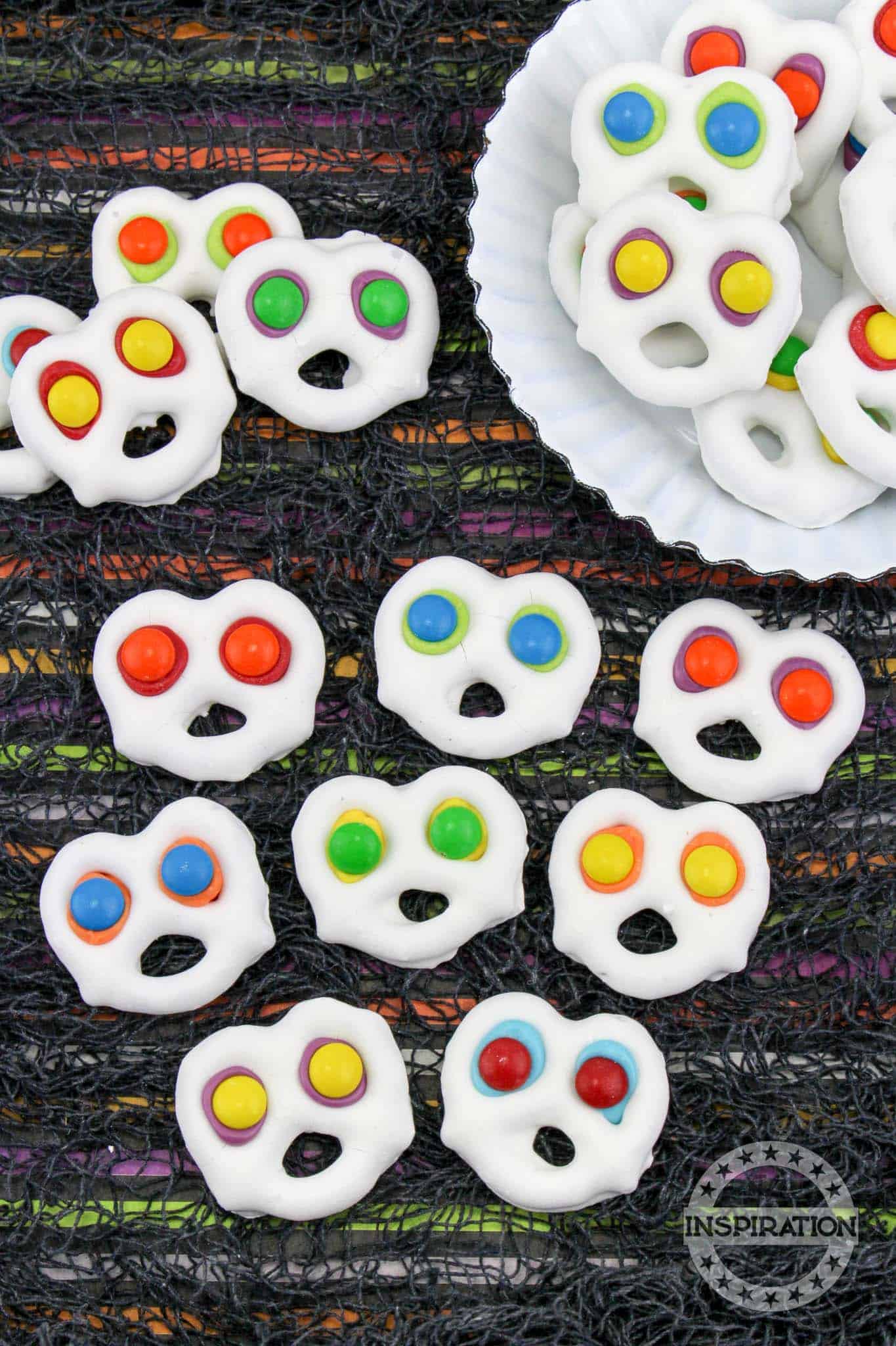 Chocolate Ghost Pretzels