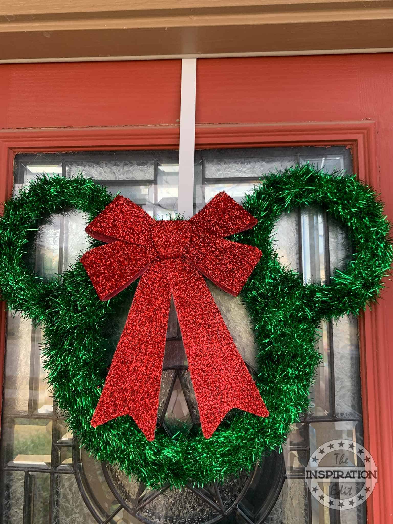 diy minnie mouse wreath disney christmas craft
