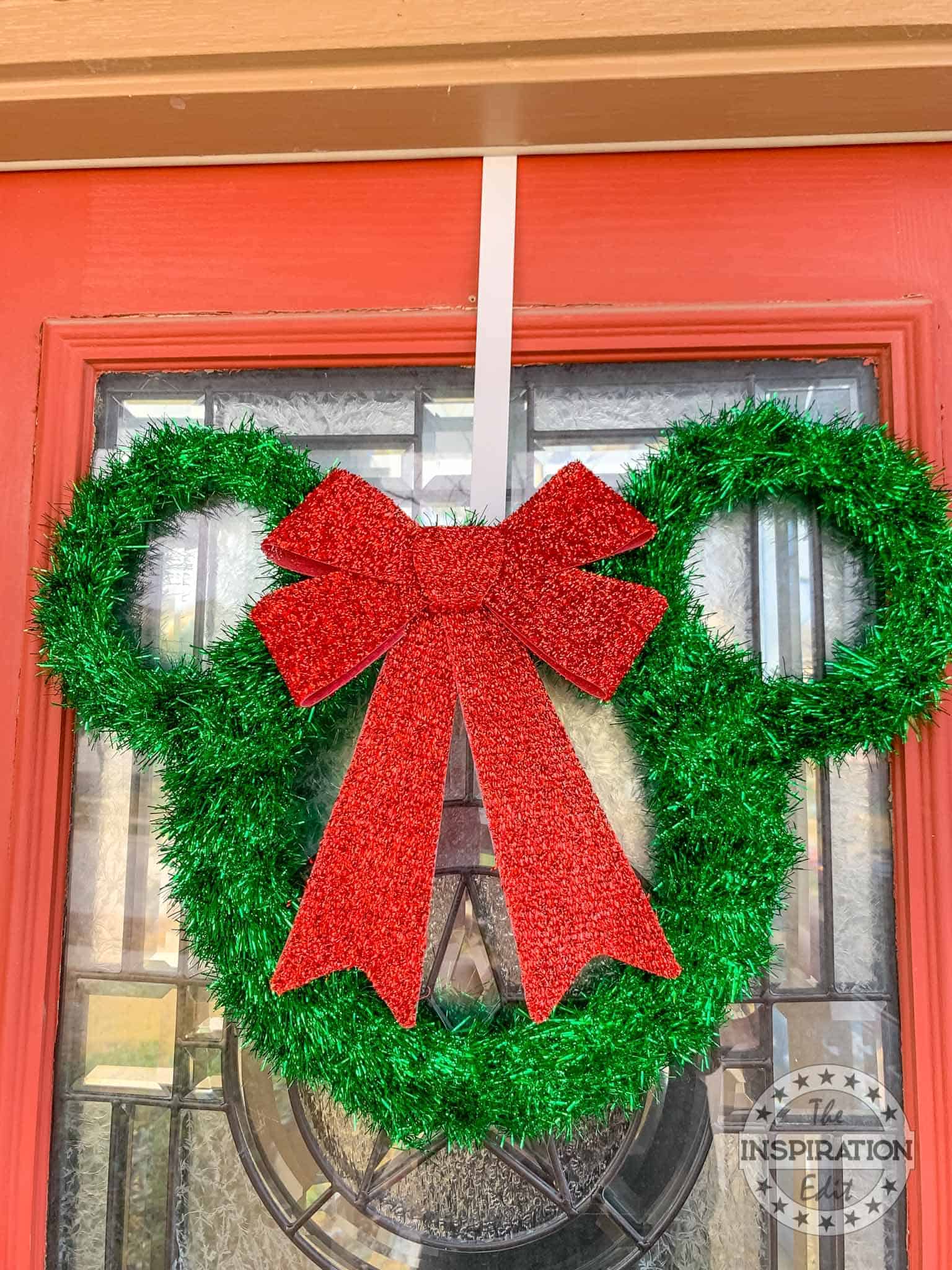 diy minnie mouse wreath disney christmas craft