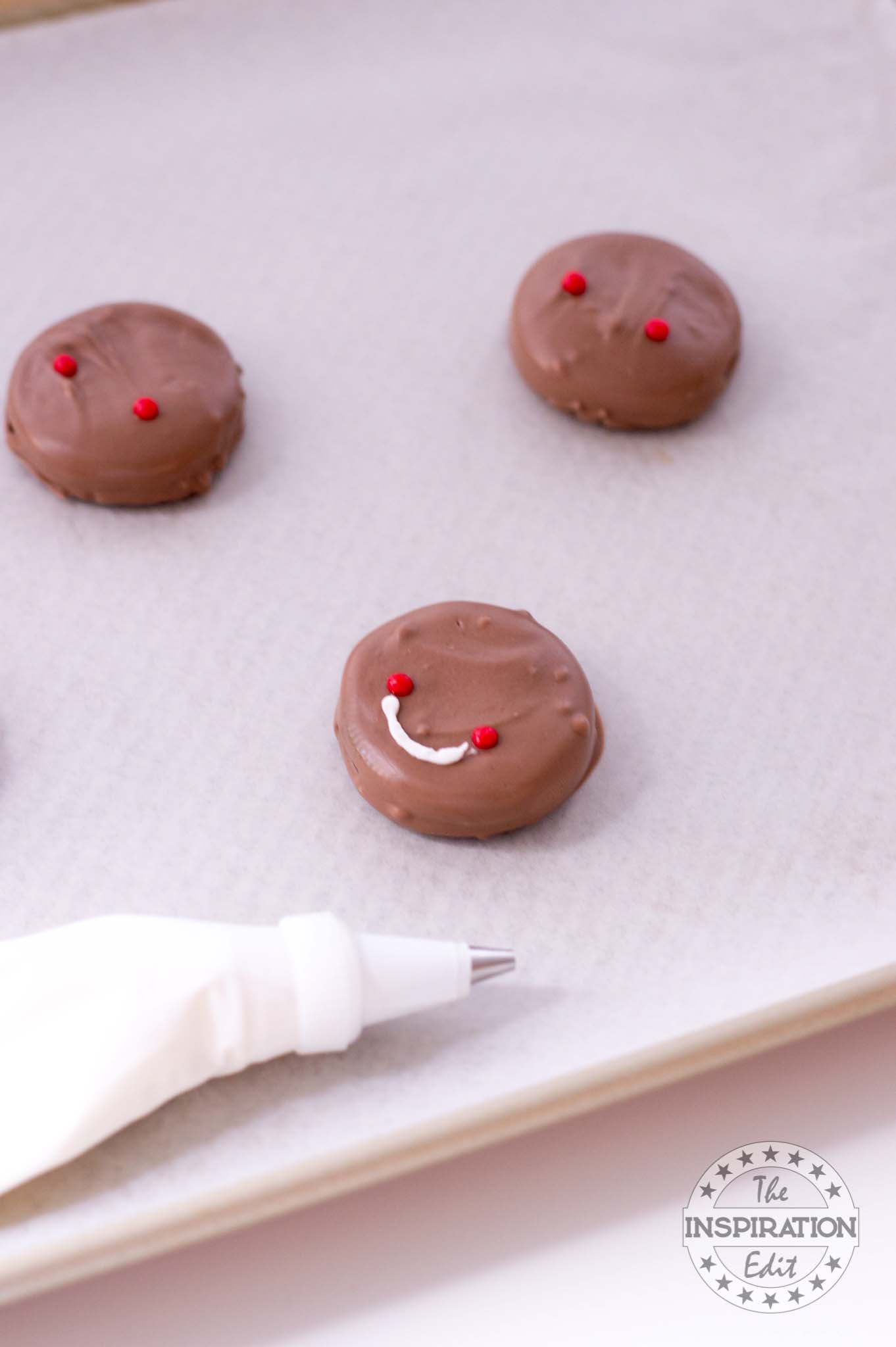 Decorating Gingerbread Man Cupcakes.