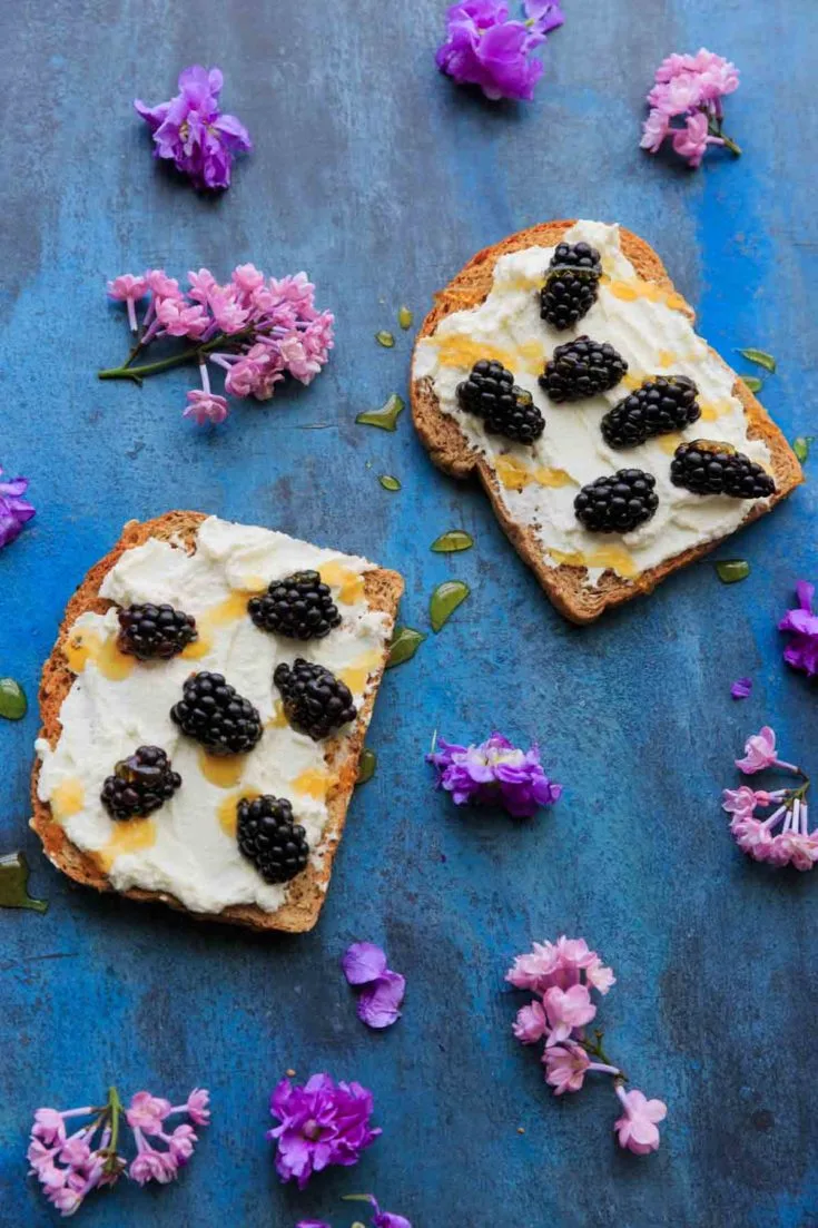 Blackberry-Ricotta-Honey-Toast.jpg
