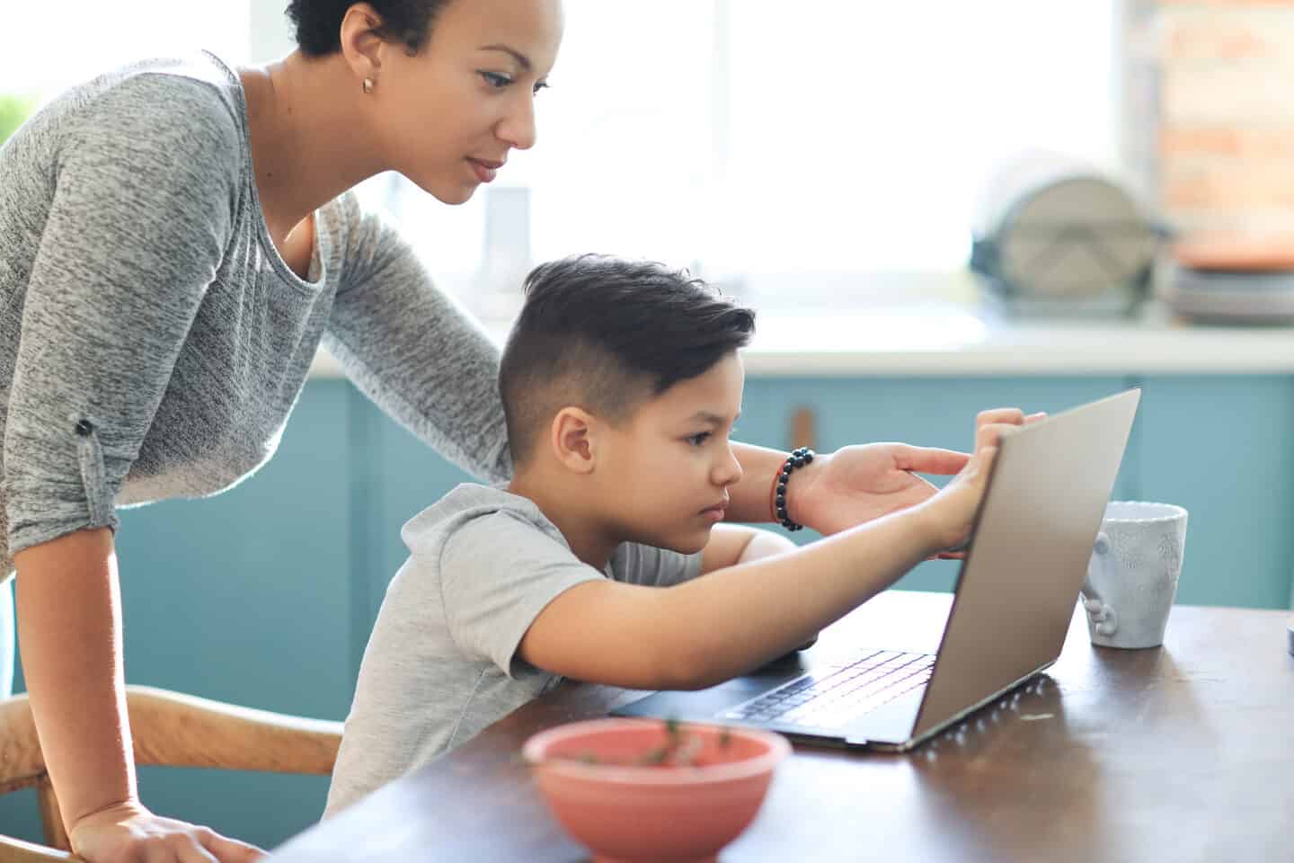 Having a way with children. Семья лето. Дети бегут. Having a way with children. Having a way with children.