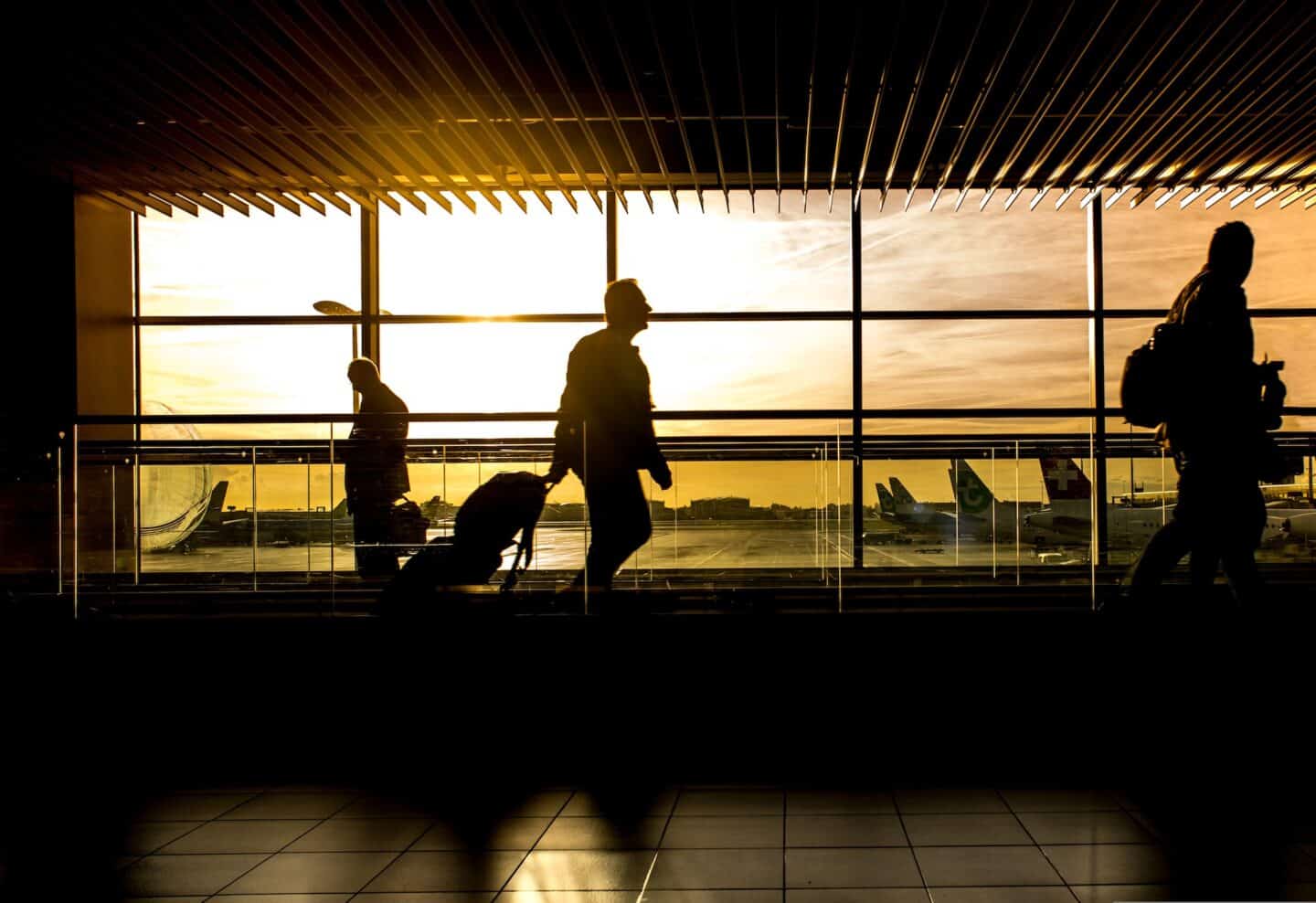 5-Key-Habits-to-Have-a-Safer-Trip
