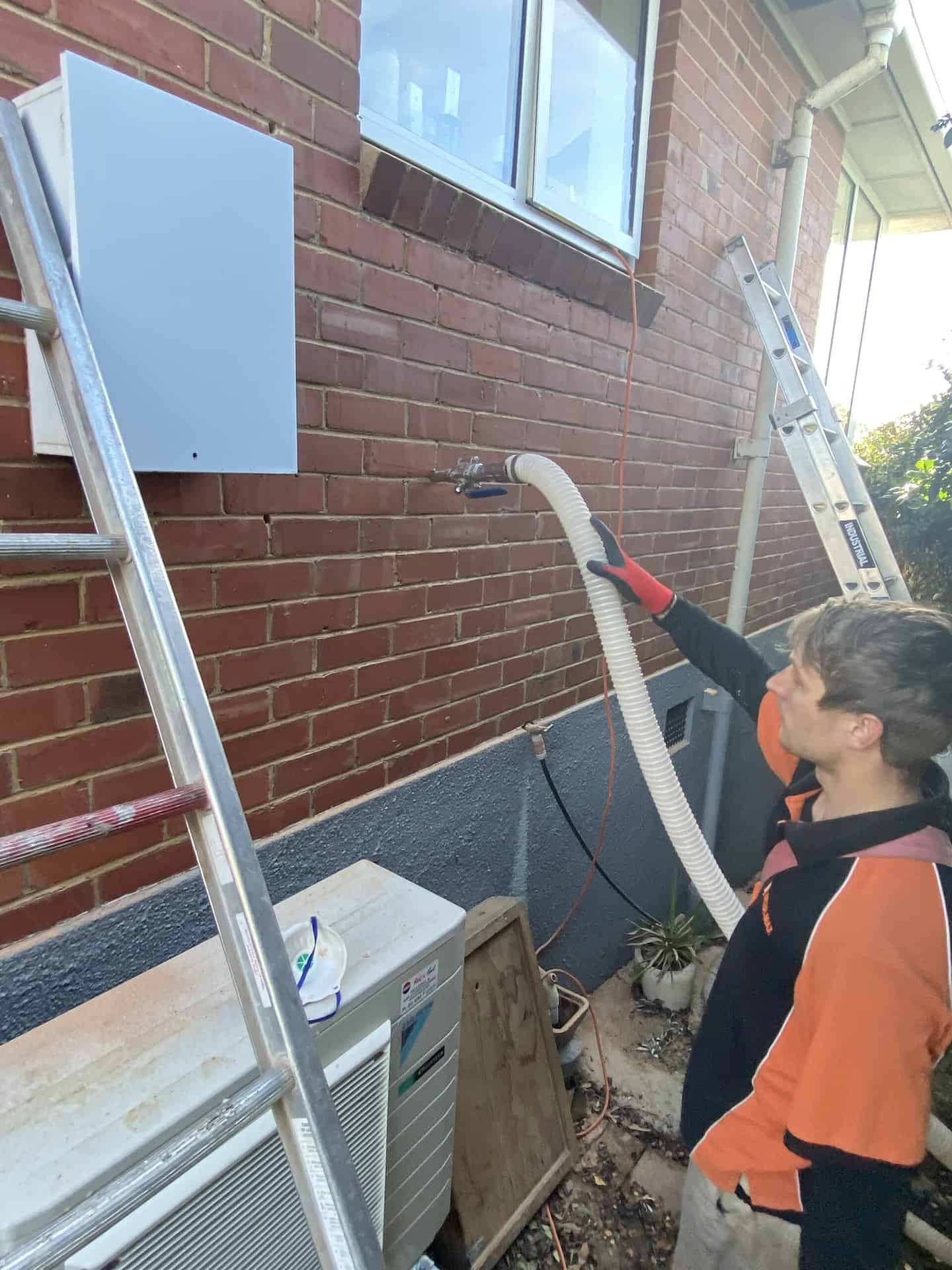 Getting Exterior Wall Insulation with Insulmax.