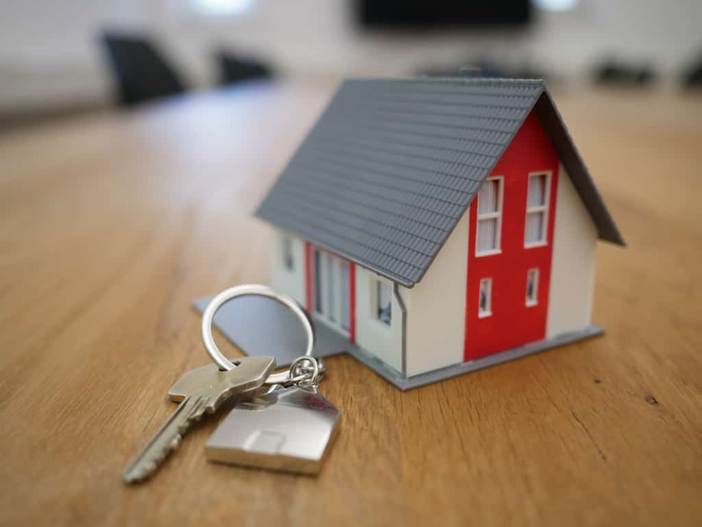Aspiring Home Sellers Looking for Best Deals